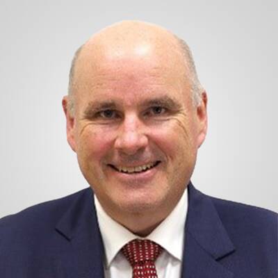 Andrew Headshot.png 400x400